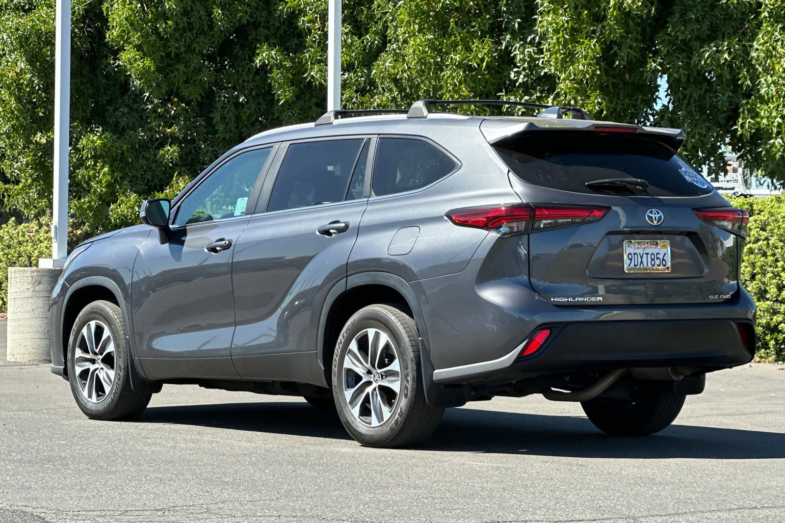 2023 Toyota Highlander L photo 4