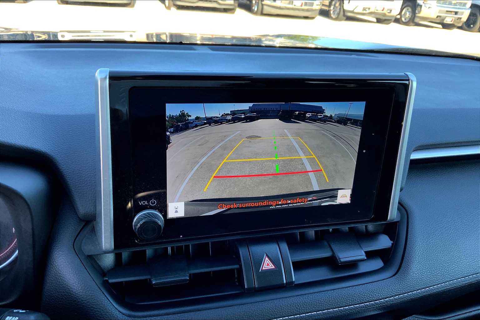 2024 Toyota RAV4 XLE photo 25