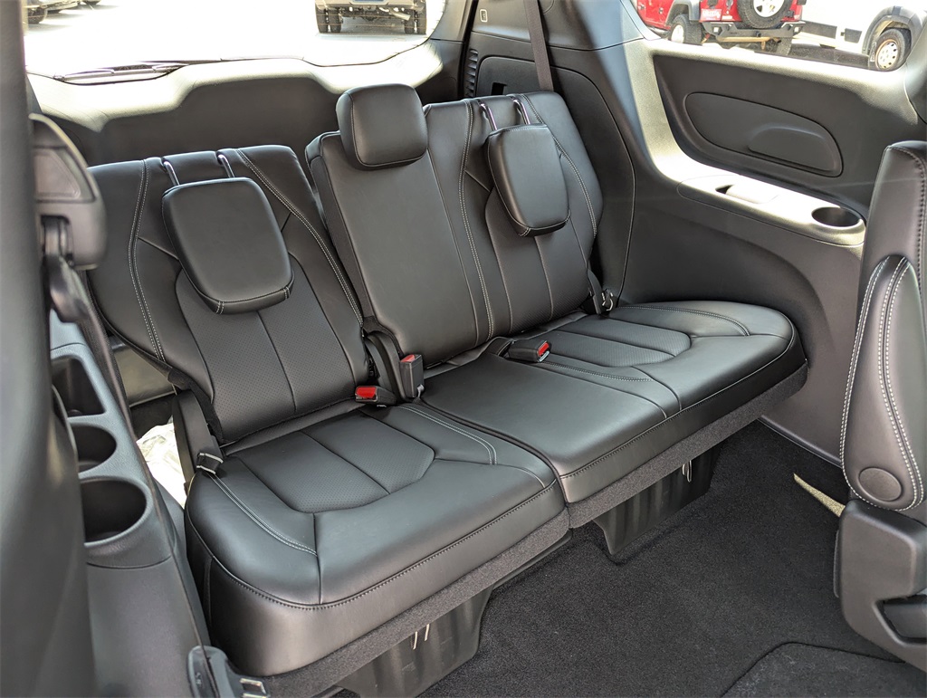 2026 Chrysler Pacifica photo 34