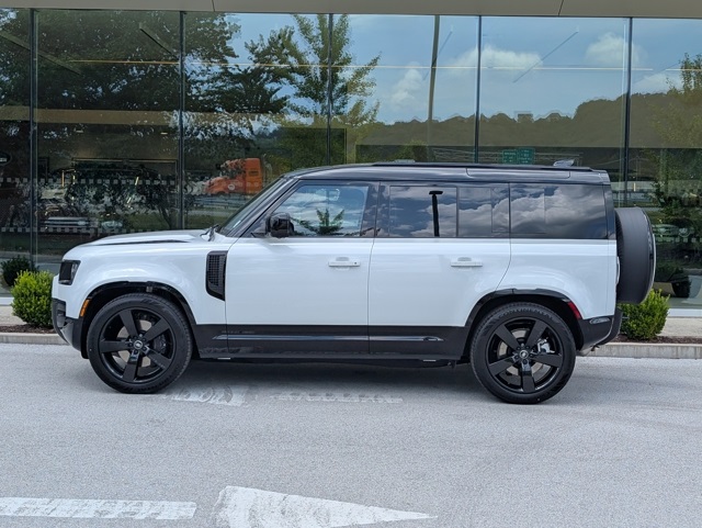 2025 Land Rover Defender 110 X-Dynamic SE photo 2