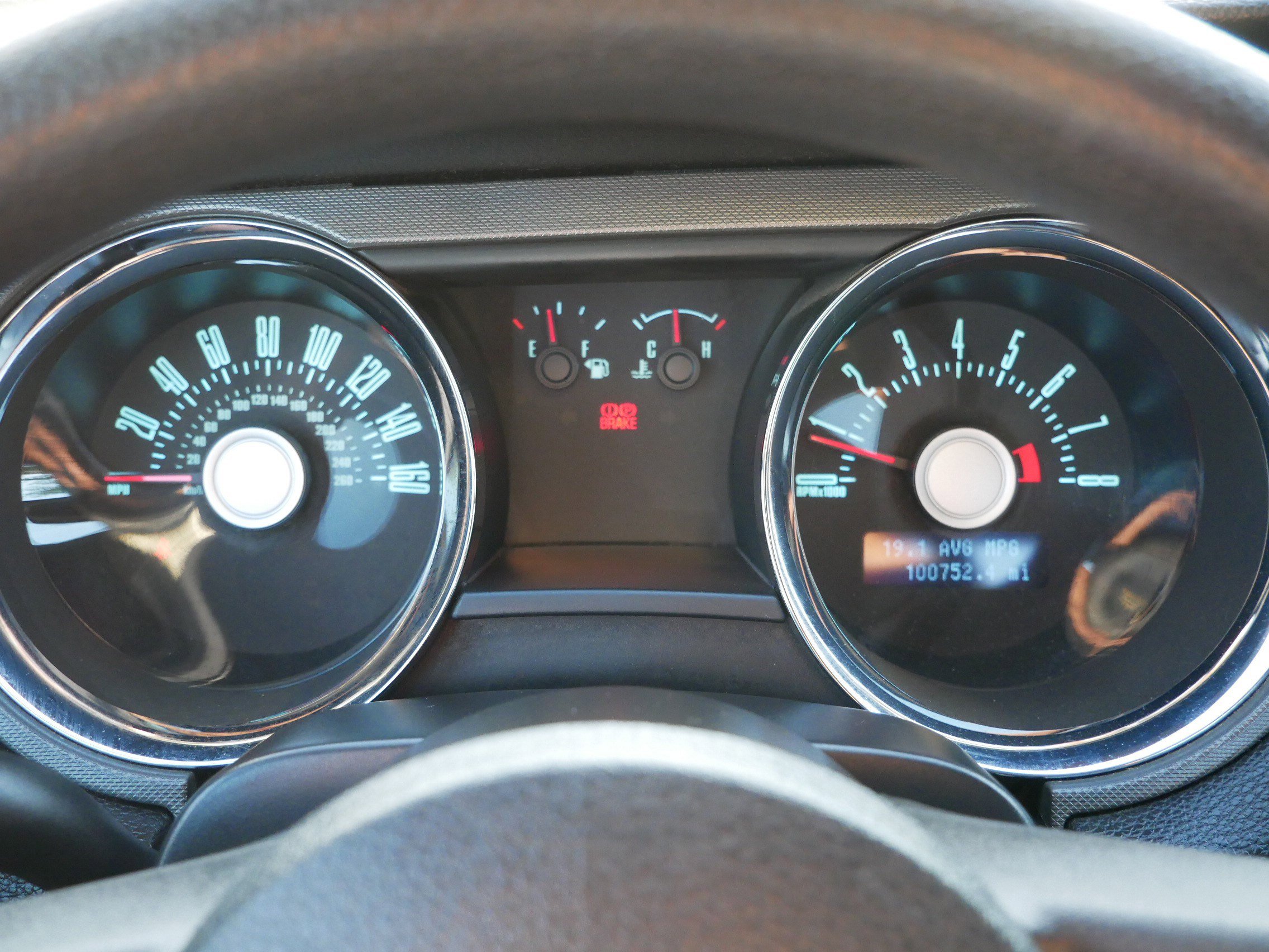 2011 Ford Mustang V6 photo 20