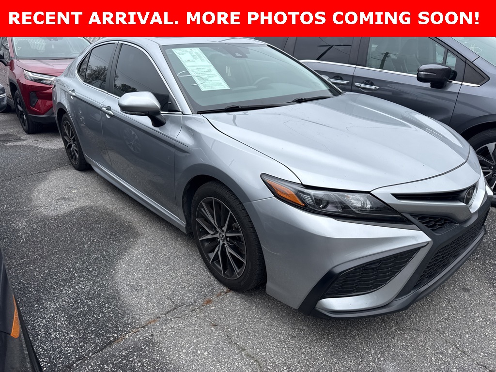 2024 Toyota Camry SE's photo