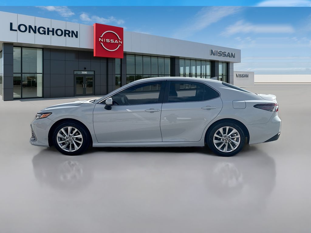 2023 Toyota Camry LE photo 2