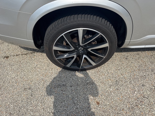 2020 Volvo XC90 T6 Momentum photo 16