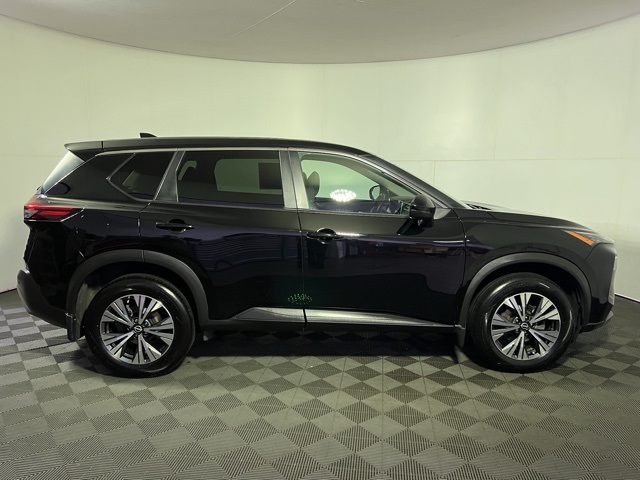 2022 Nissan Rogue SV photo 7