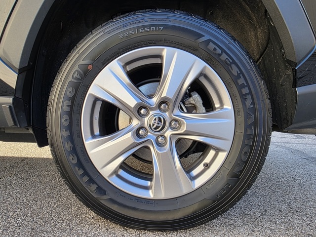 2022 Toyota RAV4 XLE photo 22