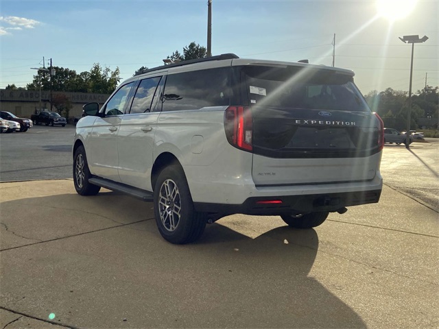 2025 Ford Expedition MAX photo 3