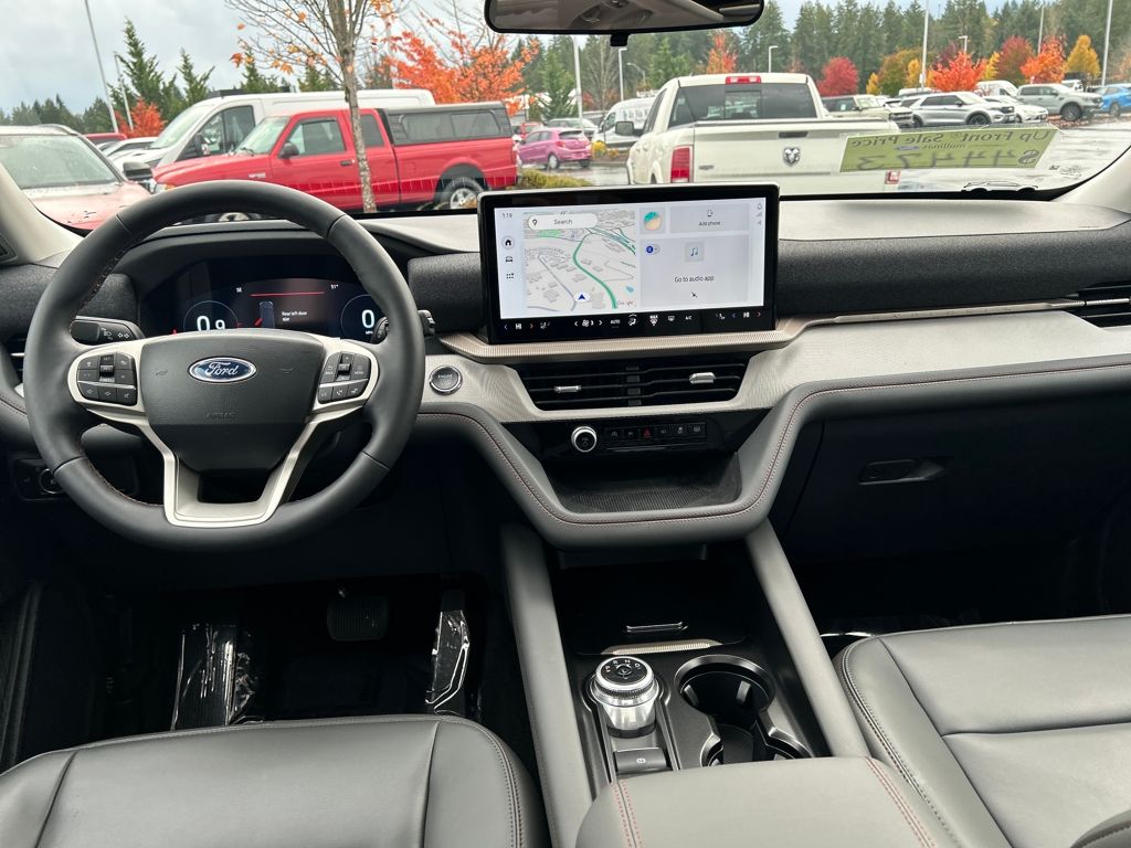2025 Ford Explorer photo 4