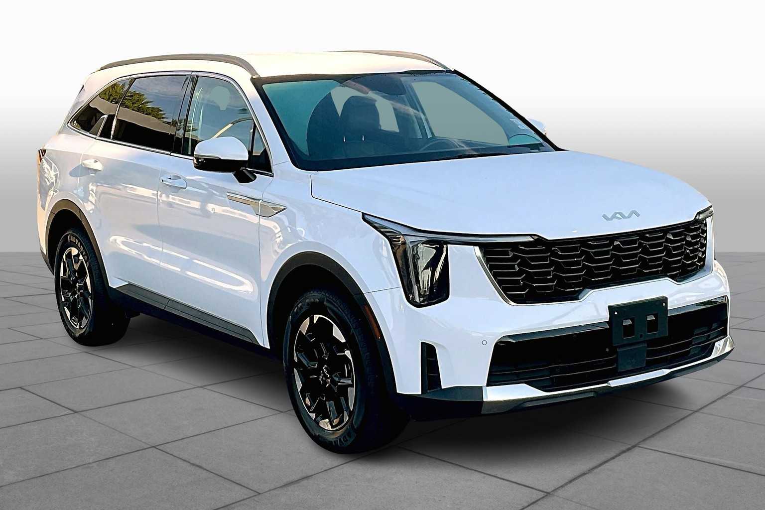 2024 Kia Sorento S photo 2