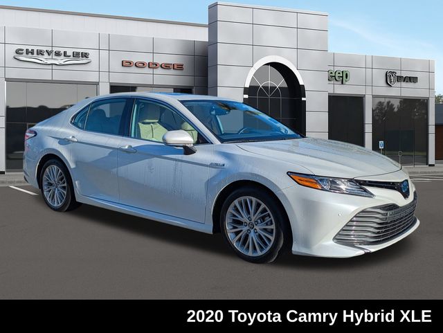 2020 Toyota Camry XLE's photo