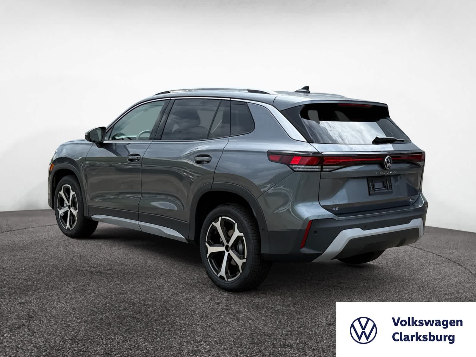 2025 Volkswagen Tiguan SE photo 3