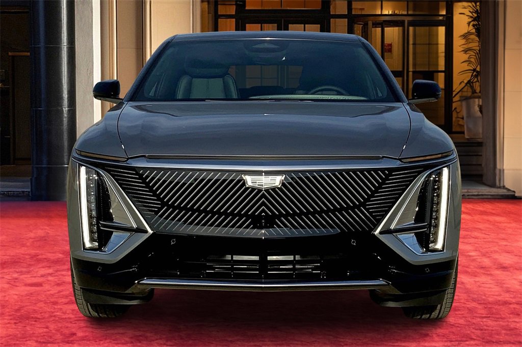 2025 Cadillac Lyriq Luxury photo 3