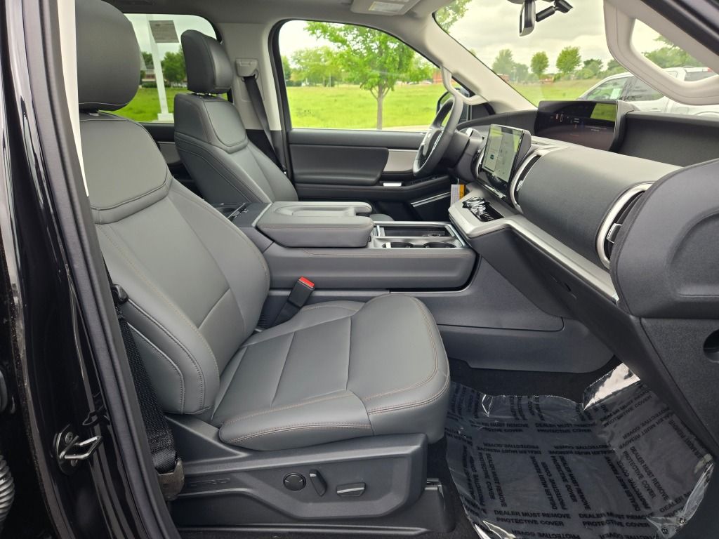 2025 Ford Expedition photo 5