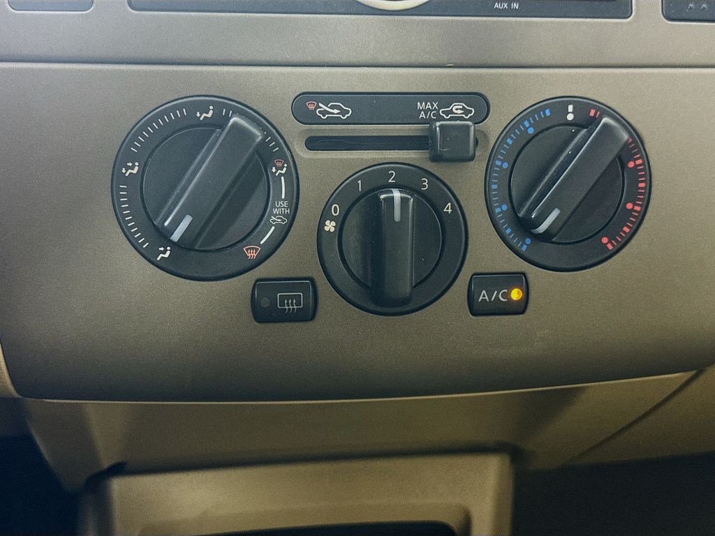 2011 Nissan Versa 1.8 S photo 16