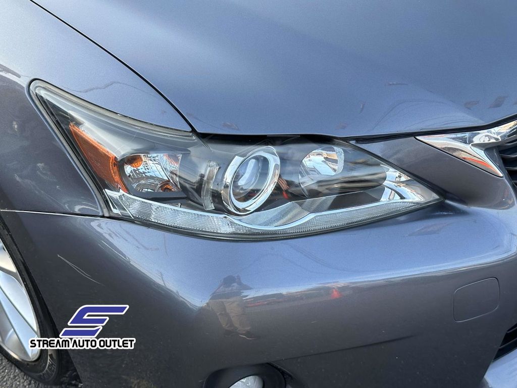 2013 Lexus CT 200h photo 9