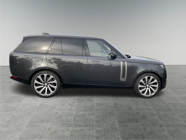 2025 Land Rover Range Rover SE photo 5
