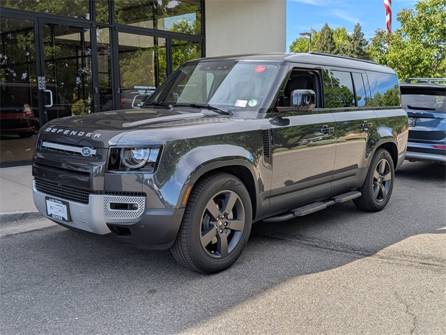 2025 Land Rover Defender 130 S photo 2