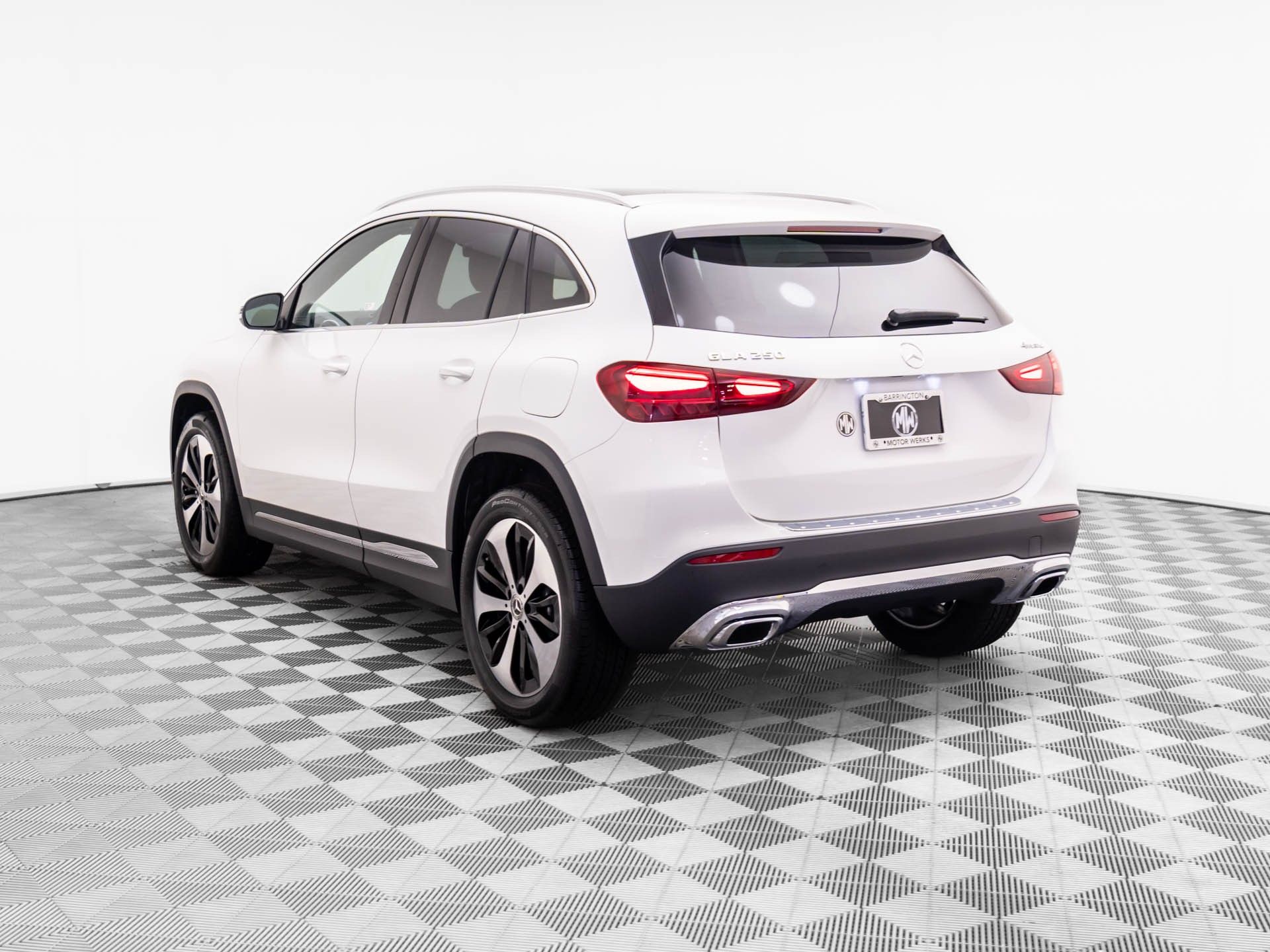 2026 Mercedes Benz GLA 250 4MATIC photo 3