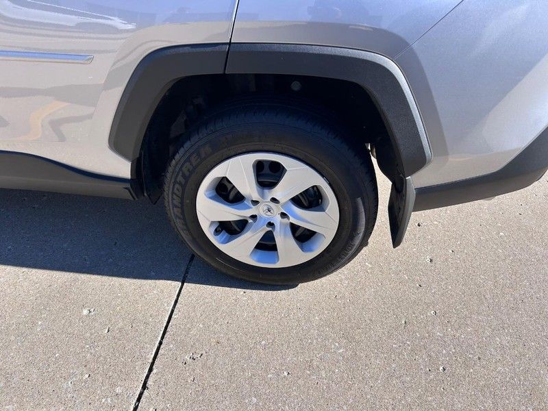 2025 Toyota RAV4 LE photo 3