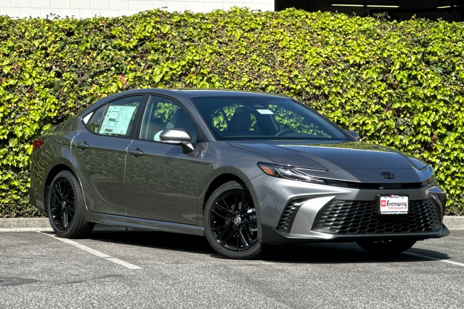 2025 Toyota Camry SE photo 2