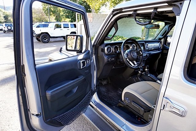 Used 2018 Silver Jeep Unlimited Sahara image 40