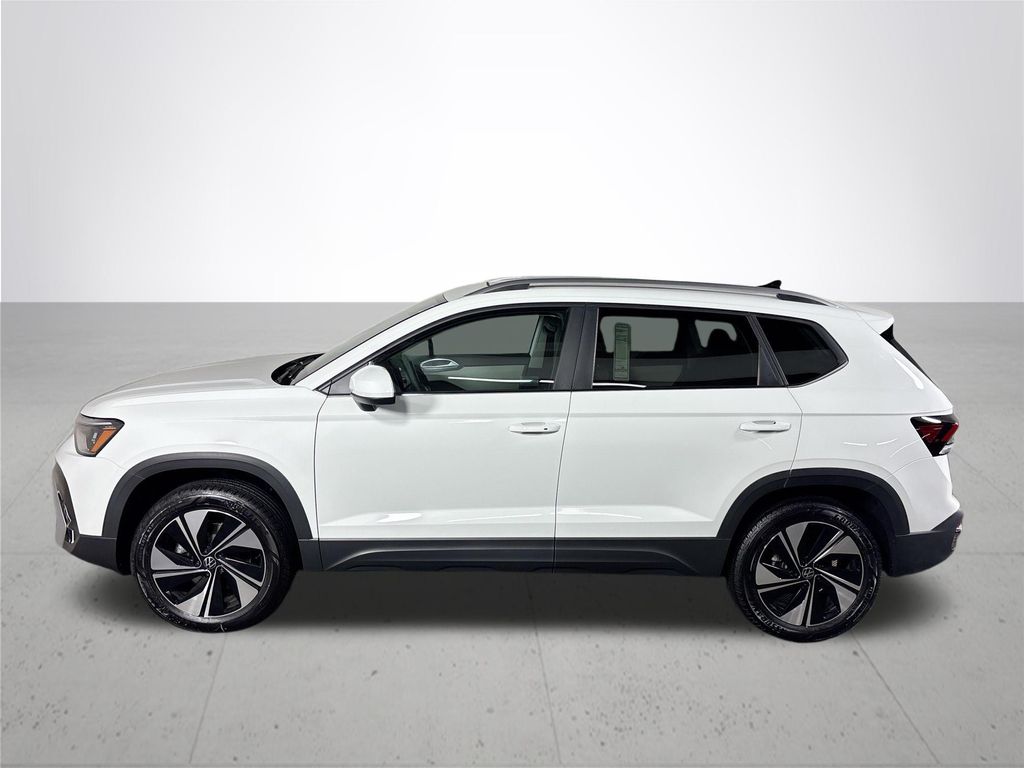 2025 Volkswagen Taos SE photo 5