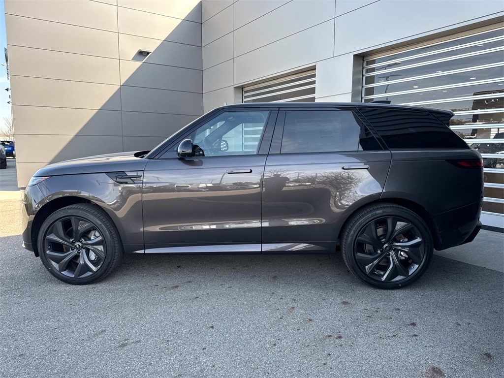 2025 Land Rover Range Rover Sport SE photo 4