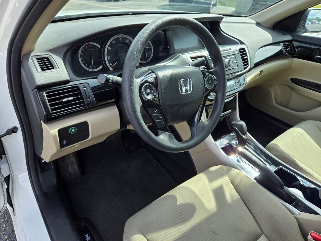 2017 Honda Accord LX photo 14