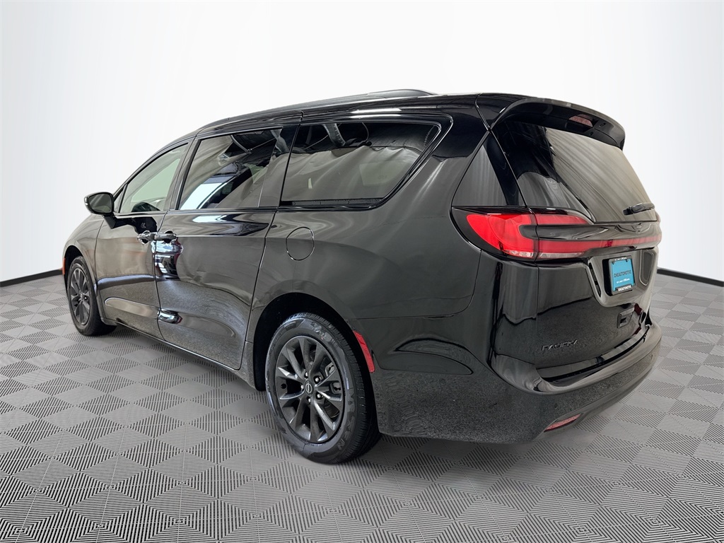 2025 Chrysler Pacifica photo 10