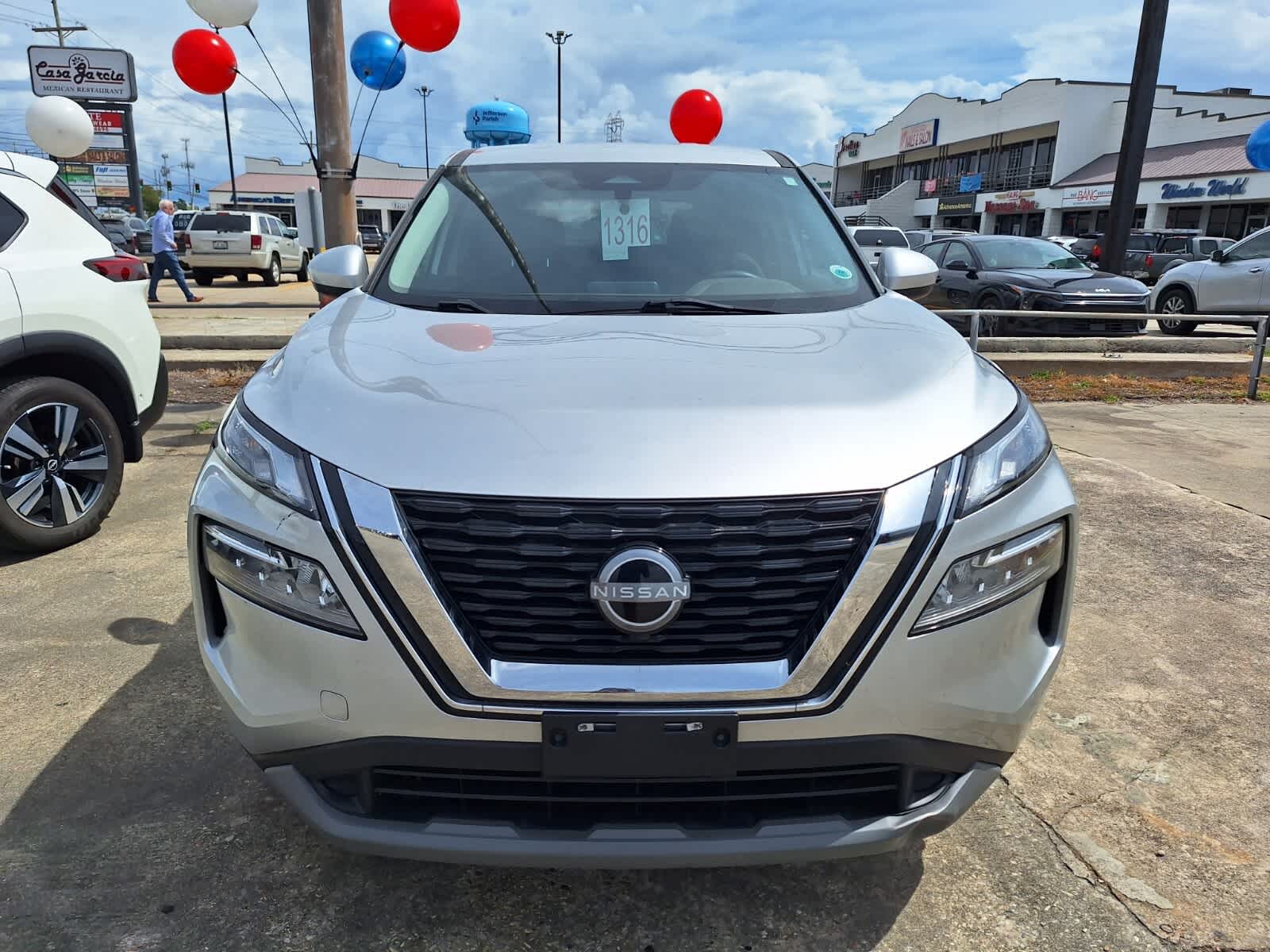 2023 Nissan Rogue SV photo 2