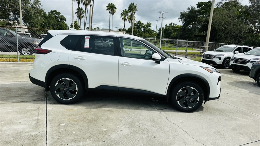 2025 Nissan Rogue SV photo 7