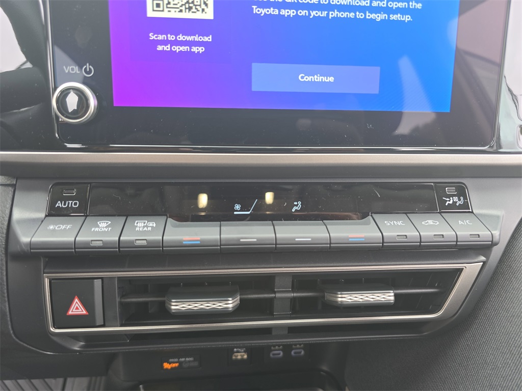 2025 Toyota Camry LE photo 24