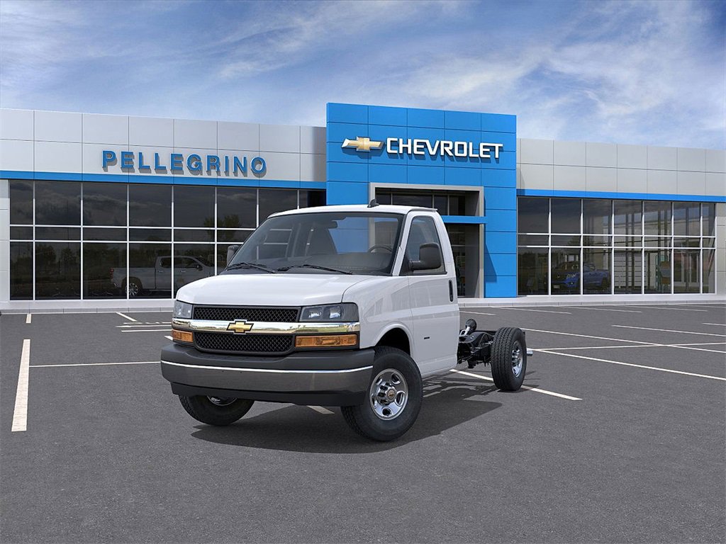 2025 Chevrolet Express Cutaway 3500 photo 4