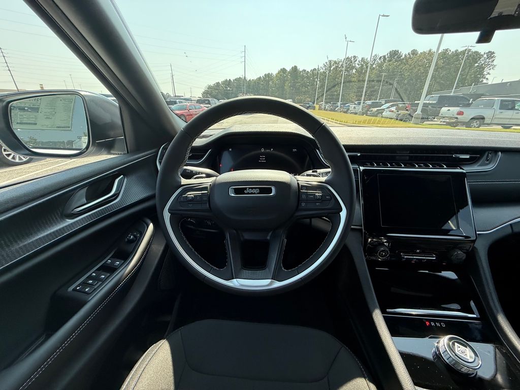 2025 Jeep Grand Cherokee Laredo X photo 14