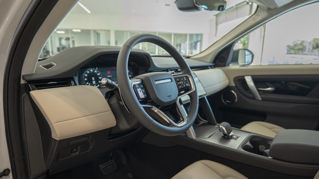 2025 Land Rover Discovery Sport S photo 8