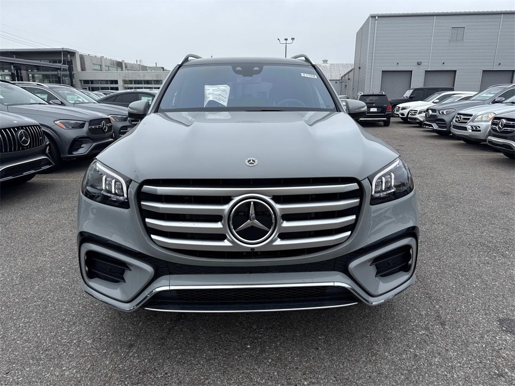 2025 Mercedes Benz GLS 450 4MATIC photo 2