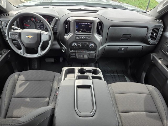 2025 Chevrolet Silverado 2500HD Custom photo 2