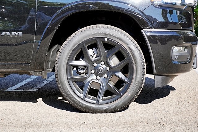 New 2026 Diamond Black Crystal Pearl-Coat Exterior Paint RAM Laramie image 8