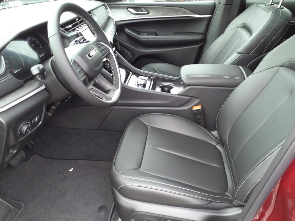 2025 Jeep Grand Cherokee Limited photo 3