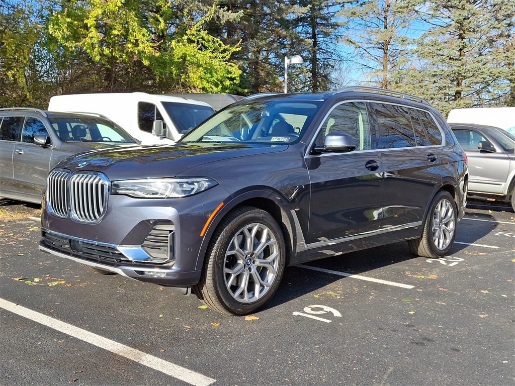 2022 BMW X7 40i's photo