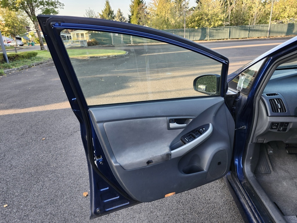 2010 Toyota Prius Three photo 16