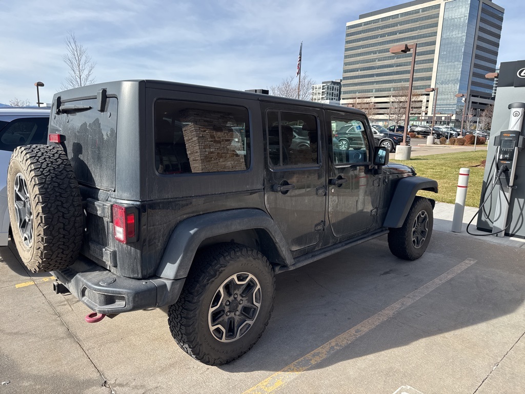 2015 Jeep Wrangler Unlimited Rubicon photo 2