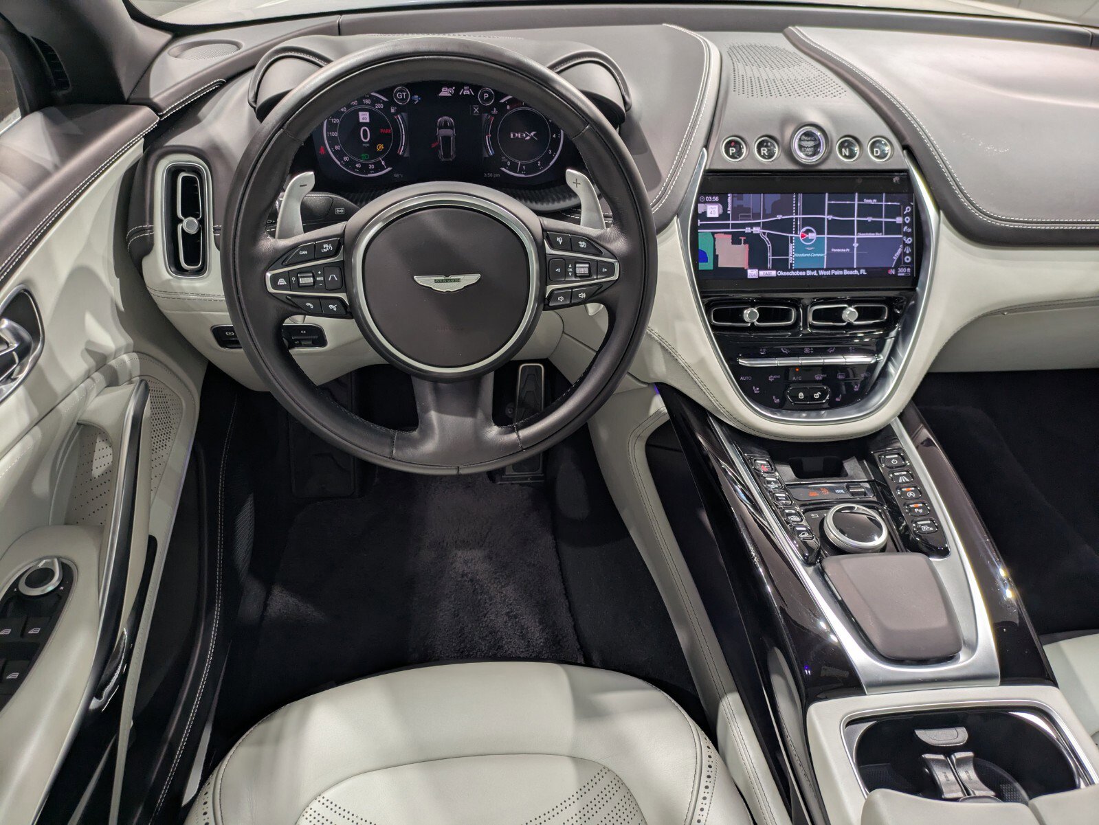 2024 Aston Martin DBX photo 9