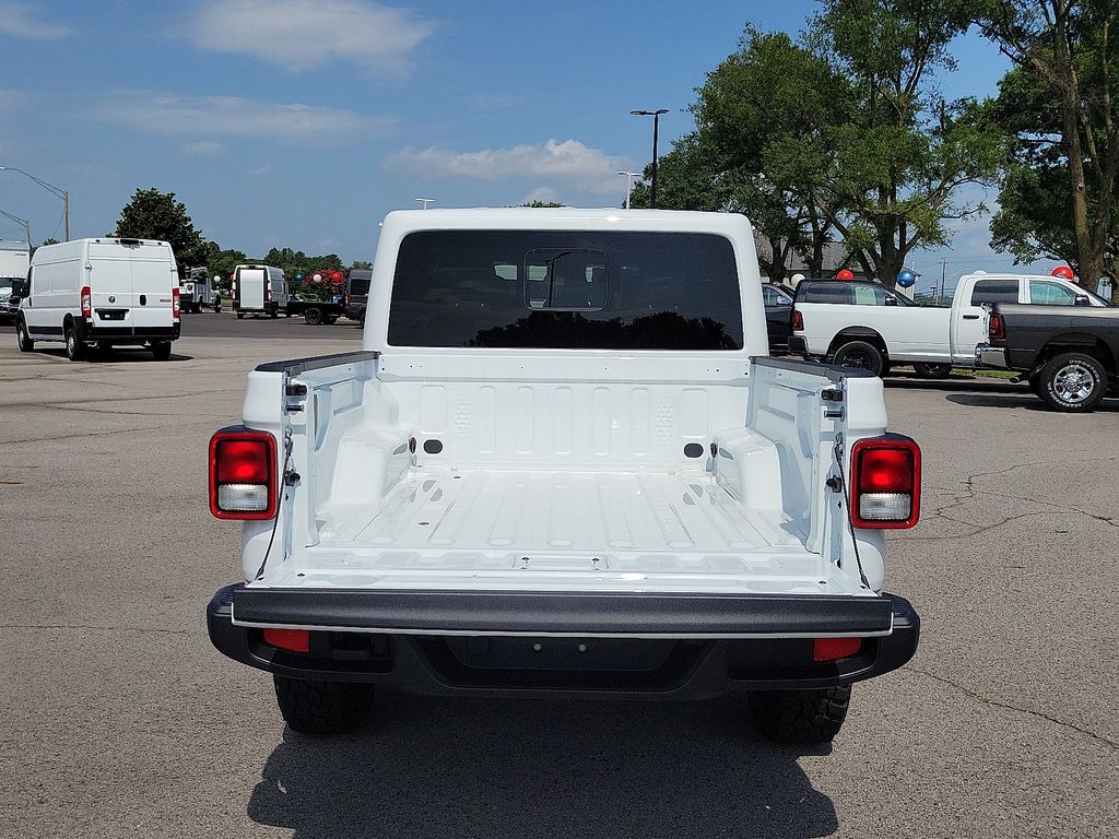 2025 Jeep Gladiator Sport photo 8