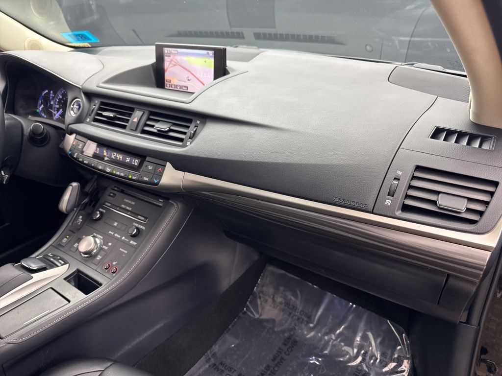 2014 Lexus CT 200h photo 24