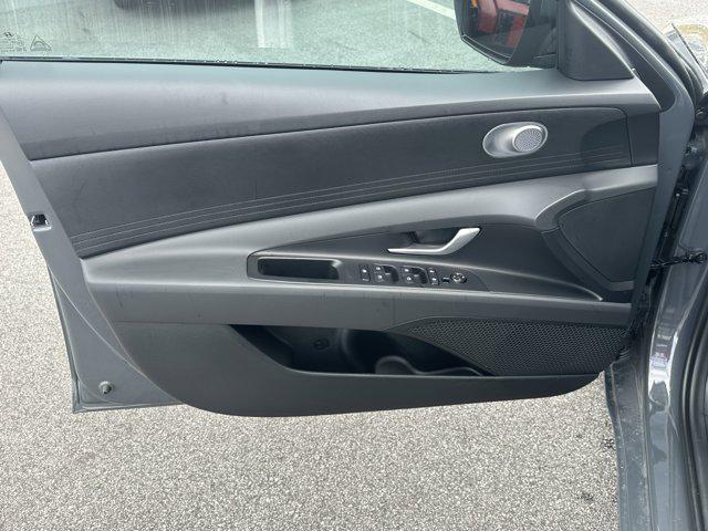 2025 Hyundai Elantra SE photo 10