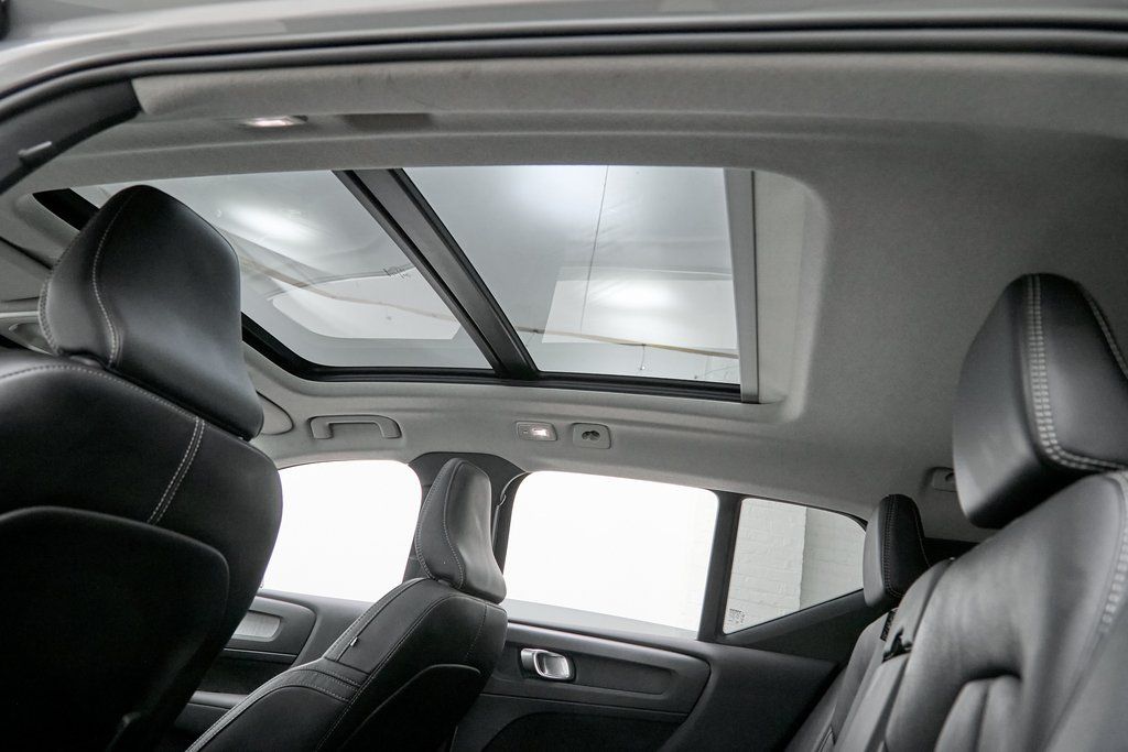 2023 VOLVO XC40 - Image 22