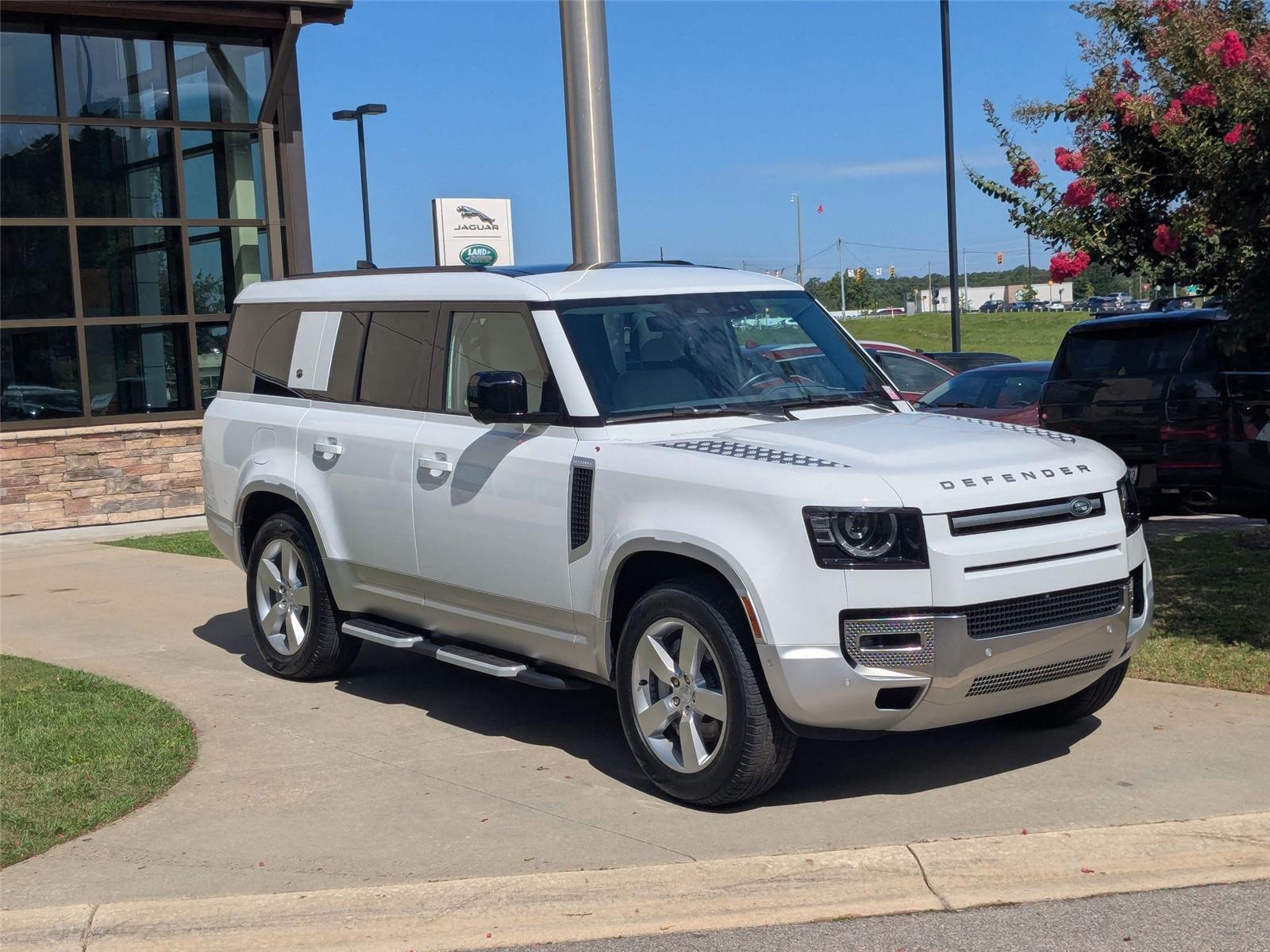 2023 Land Rover Defender 130 First Edition photo 3