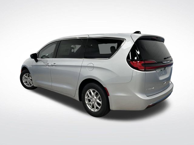 2026 Chrysler Pacifica photo 2