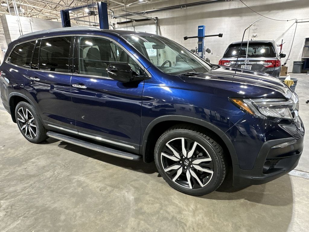 2021 Honda Pilot Touring photo 2